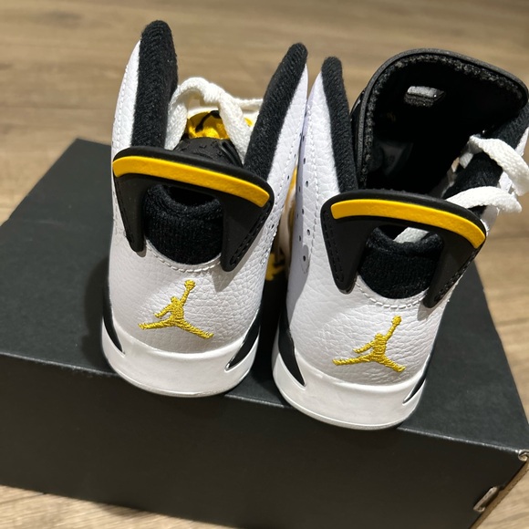 Jordan 6 Retro (PS) Yellow and White Sneakers 11c